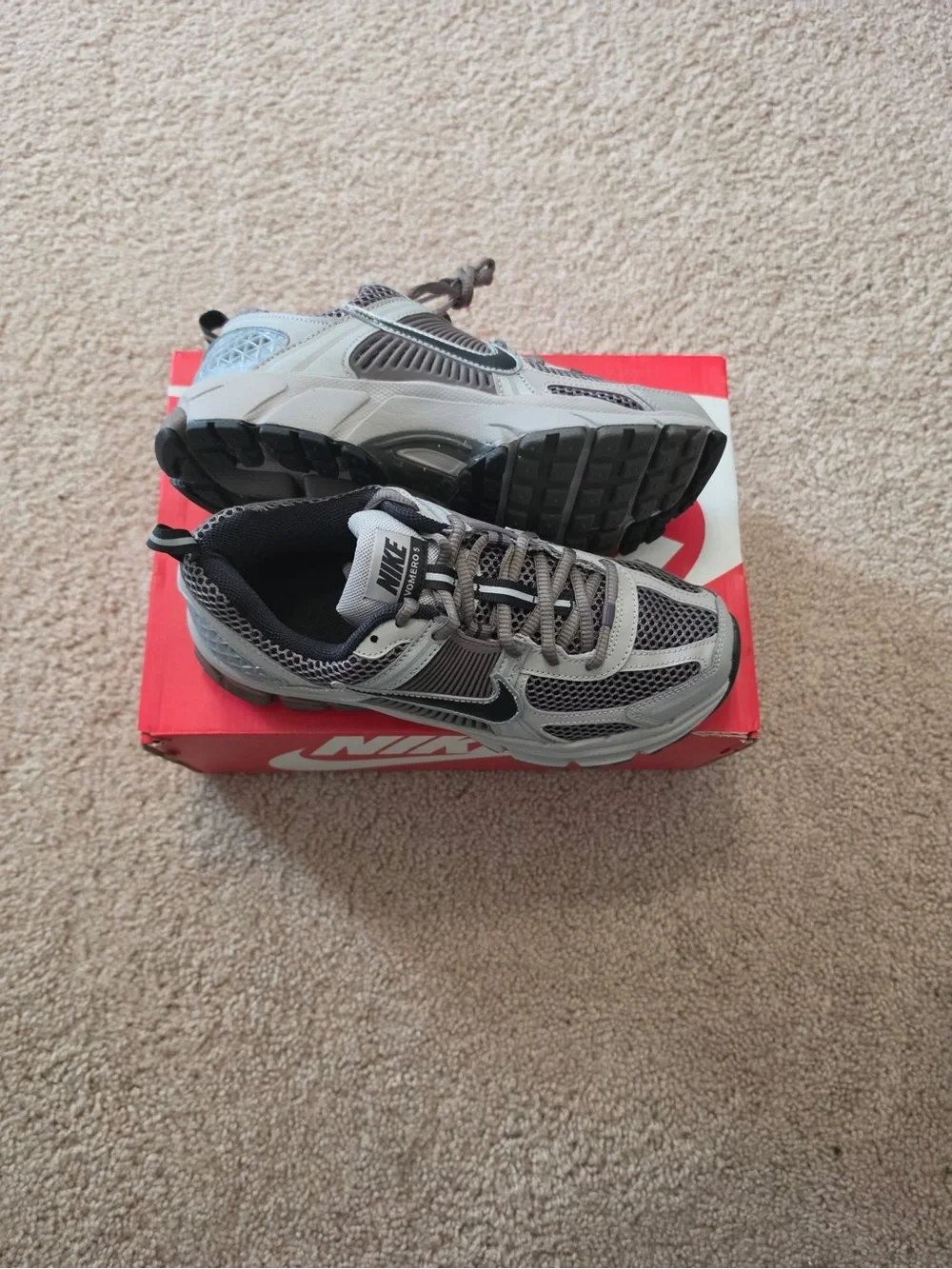 Nike Big Kids Vomero 5 Sneakers